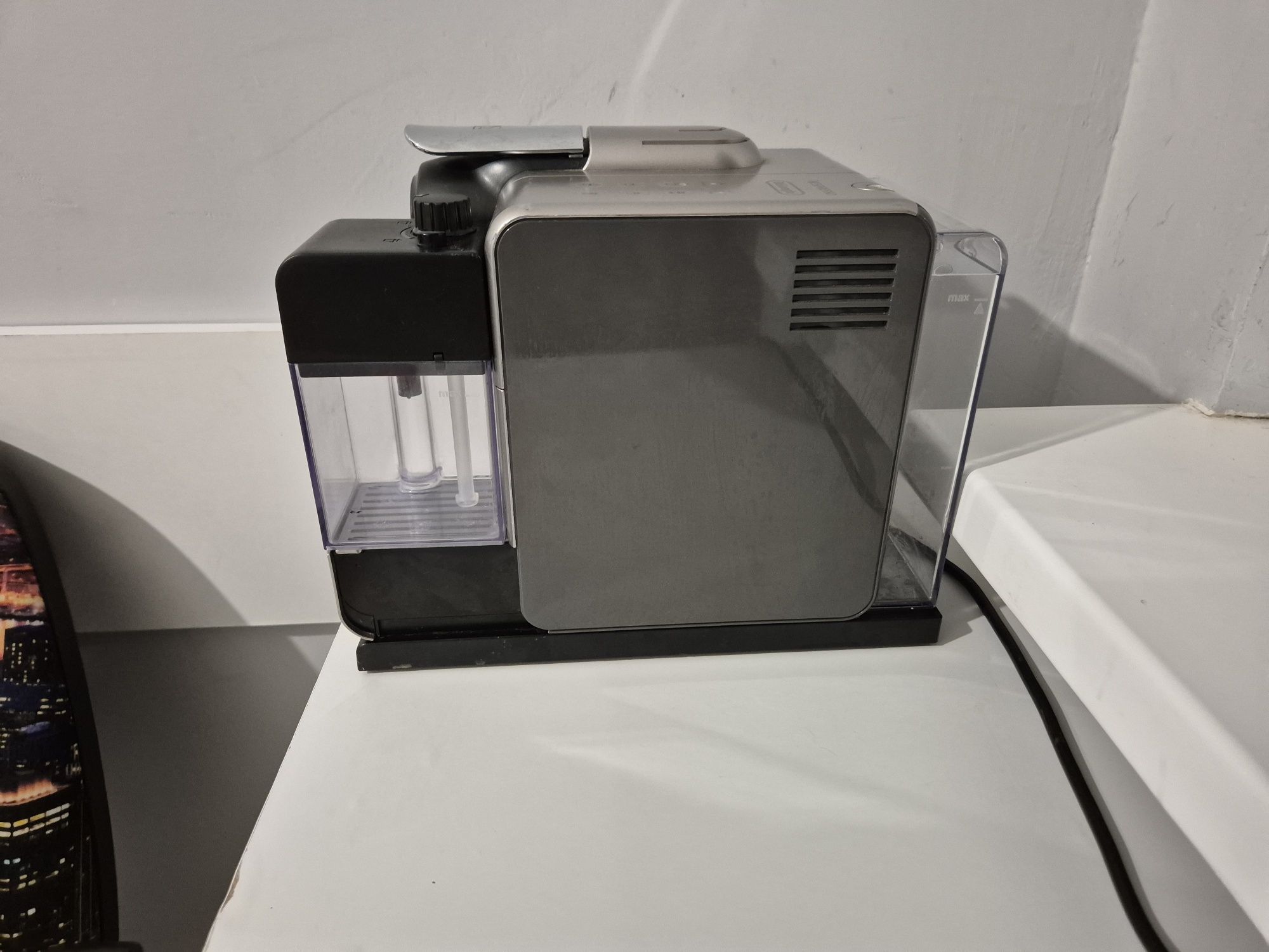 Ekspres De'Longhi Nespresso Lattissima EN550.S