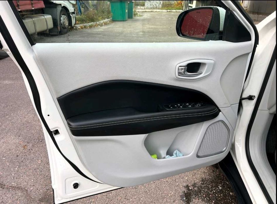 продам авто джип компас 2018 року автомат бензин повний привід