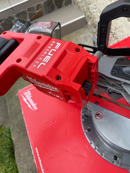 Milwaukee M18 FMS190 FUEL/пила торцювальна акумуляторна мілвоке 18в
