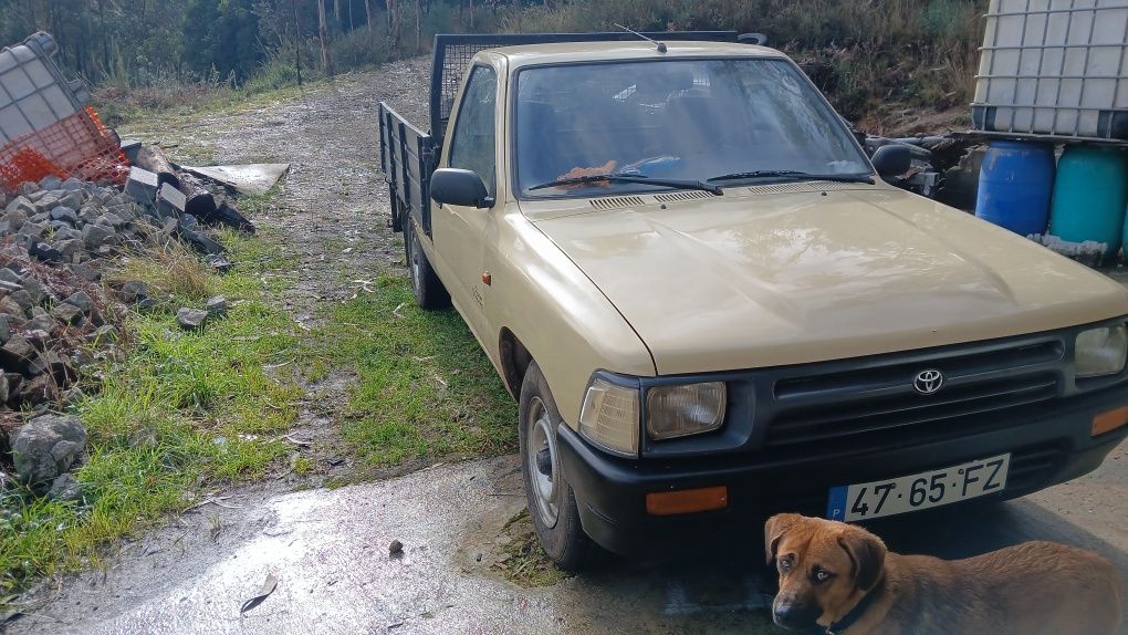 Toyota Hilux 31LN85 
ano 95 e a cilindrada é de 2. 500 em bom es