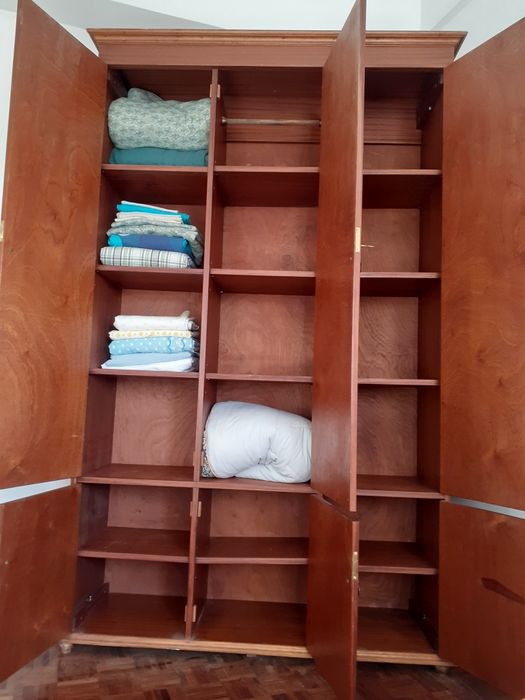 Roupeiro com 18 compartimentos, todos com fechadura