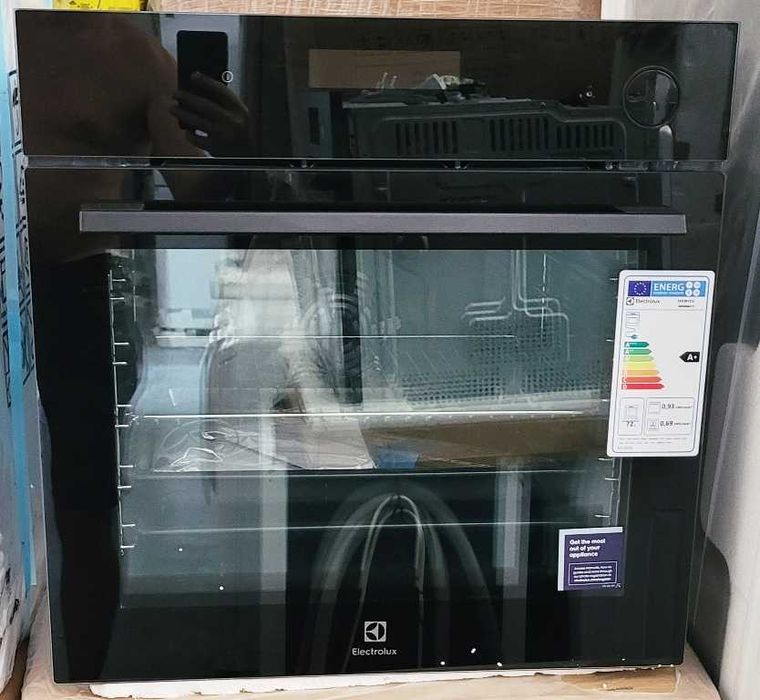 Piekarnik ELECTROLUX EOC8H31Z Elektryczny parowy Czarny A+