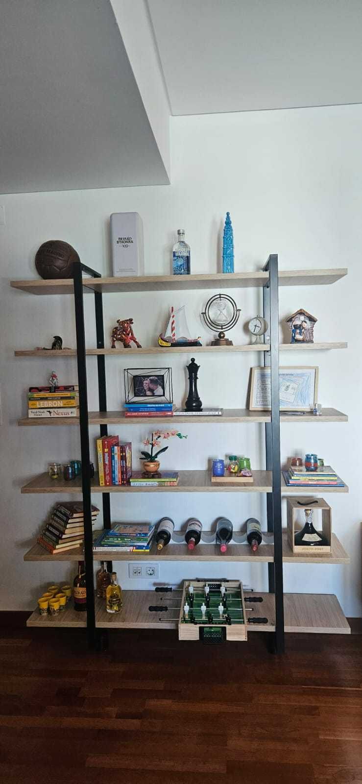 Móveis de sala modernos e completamente novos. Apenas 7 meses de uso.