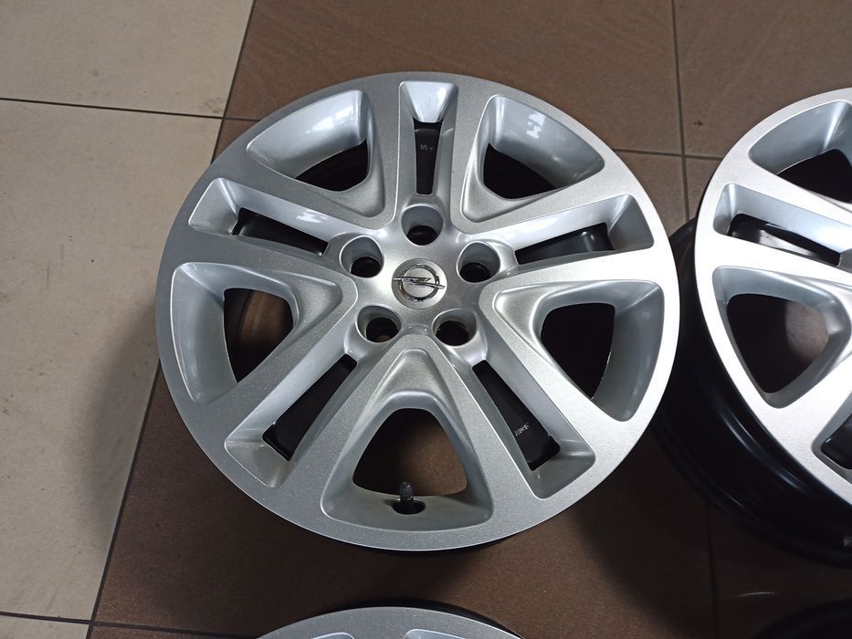 Struktura 16" Opel Astra K J 5*105 Felgi + Kołpaki+ TPSM DEMO jak NOWE