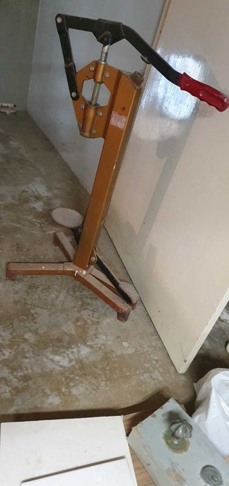Máquina de engarrafamento + Lote de 600 garrafas de vidro