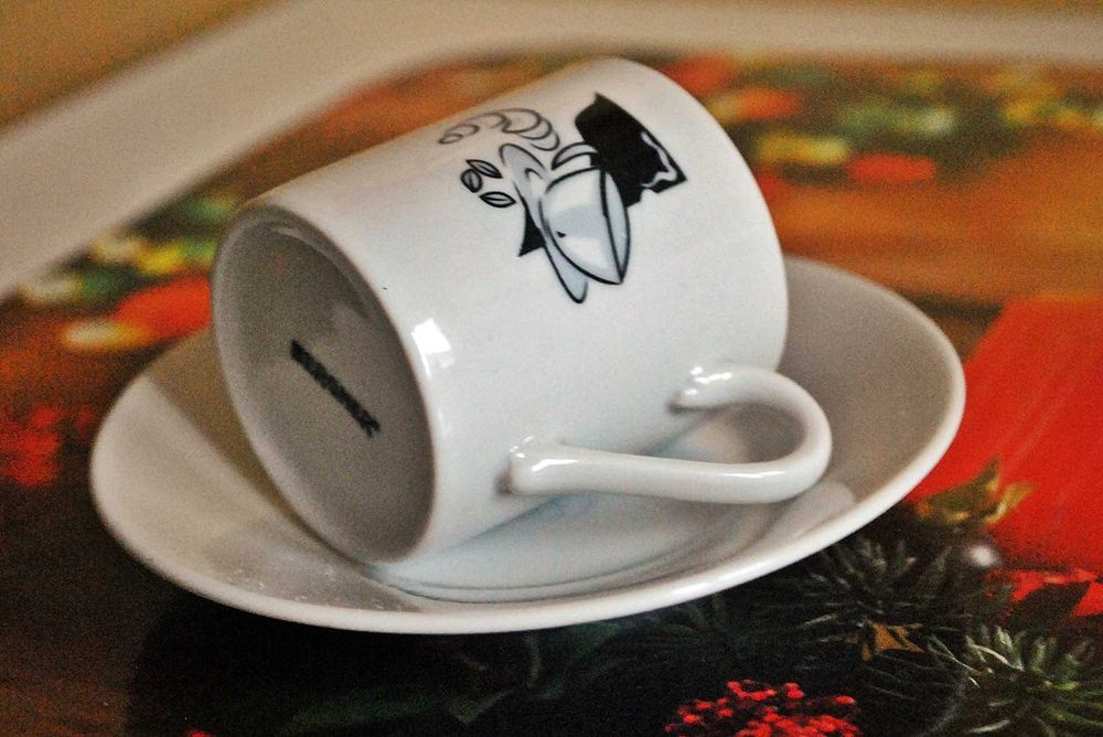 Filiżanki ceramiczne z talerzykiem – 6 szt.