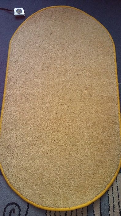 dywan owalny złoty 64 cm na 116,5 cm chodnik