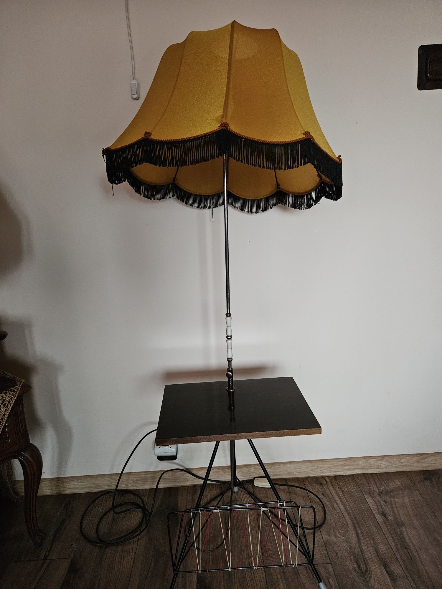 Stara lampa z gazetnikiem desing projekt T.K.KUBACKI - sygnatura