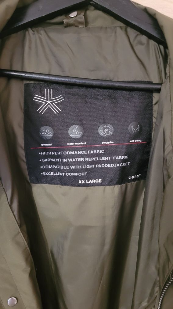 Kurtka przeciwdeszczowa marki Celio, stan bardzo dobry