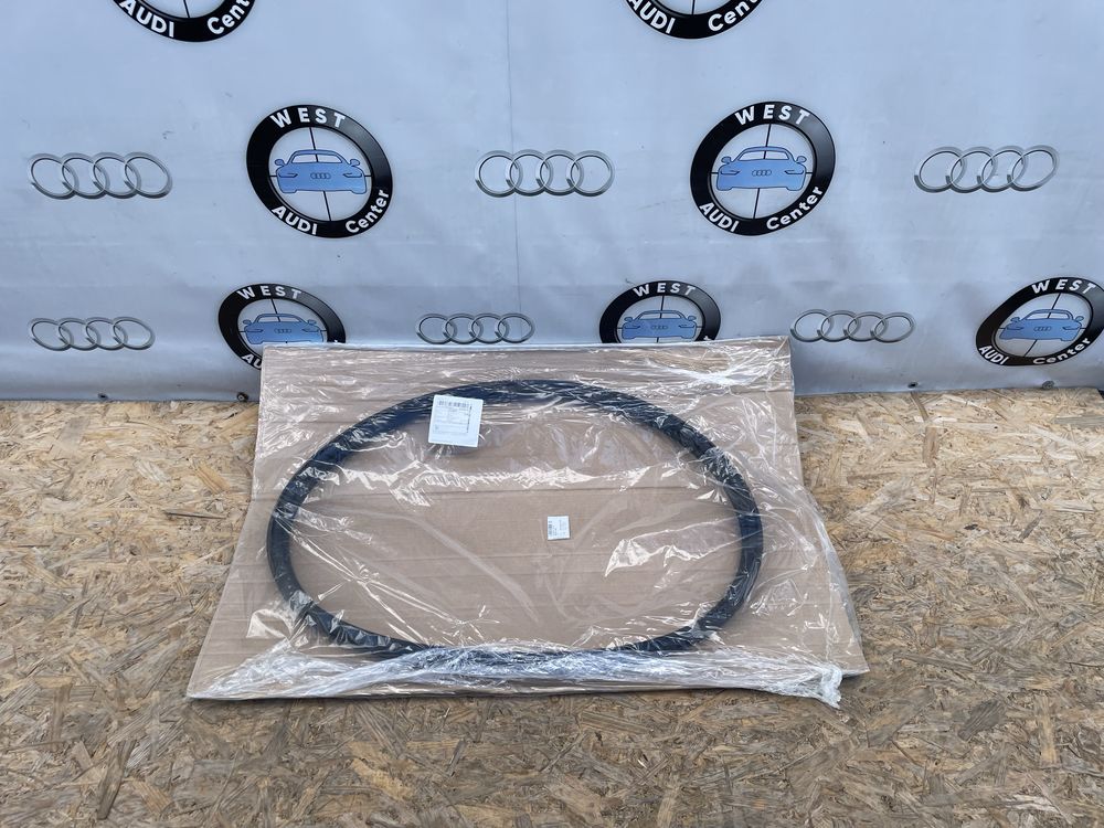 Ущільнювач під капот Audi E Tron GT уплотнітєль капота ауді е трон гт