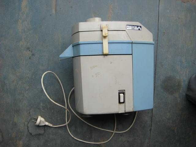 Stare urządzenie do rozdrabniania warzyw z lat 80-tych.PRL. Starocie