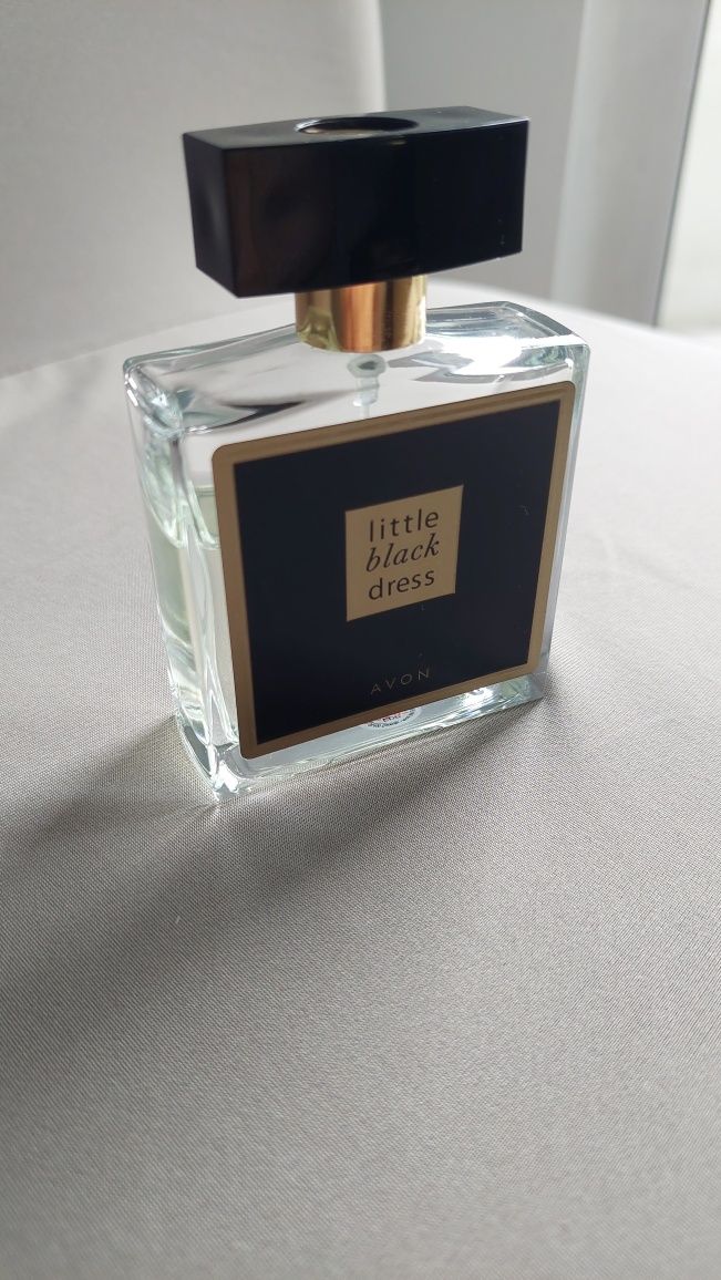 Perfumy Little black dres Avon