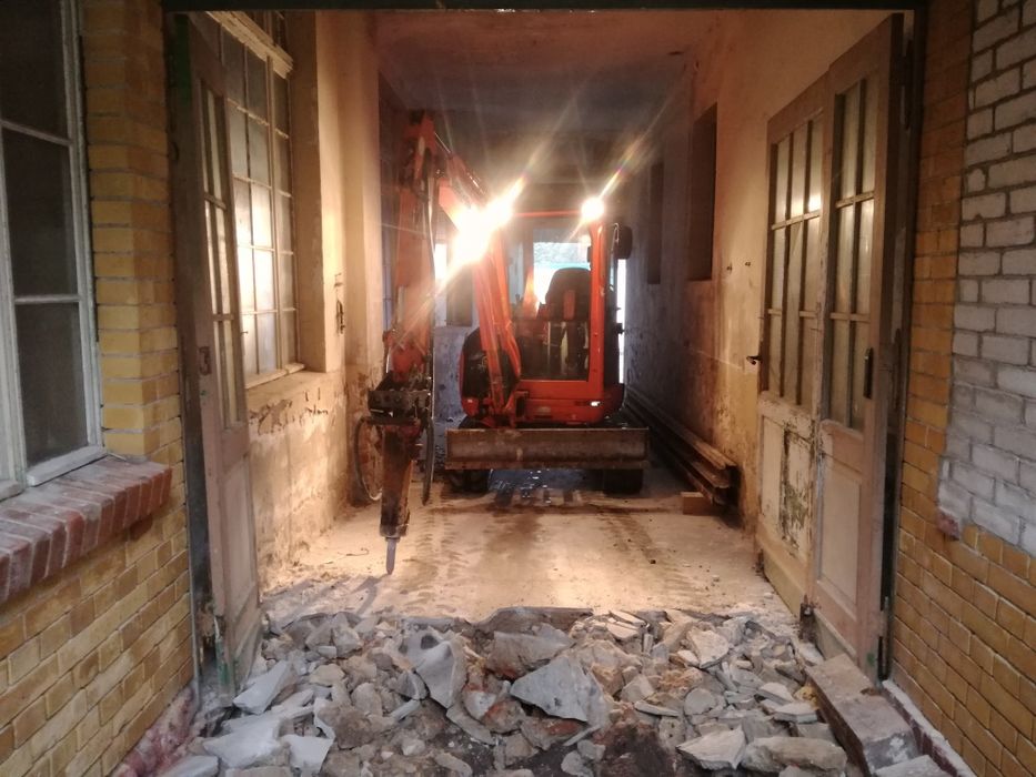 Budowa dróg Rozbiórki budynków Roboty ziemne Sendom Niwelacja Stawy