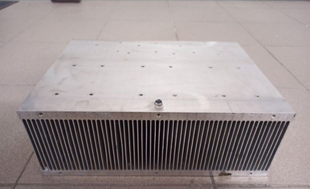 Radiator aluminiowy wymiary 30x26,5x12,5 cm