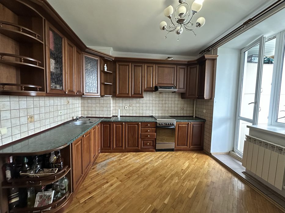 Продаж 4-х кімнатної квартири Дружба