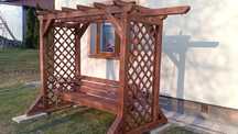 Pergola ogrodowa z chustawka
