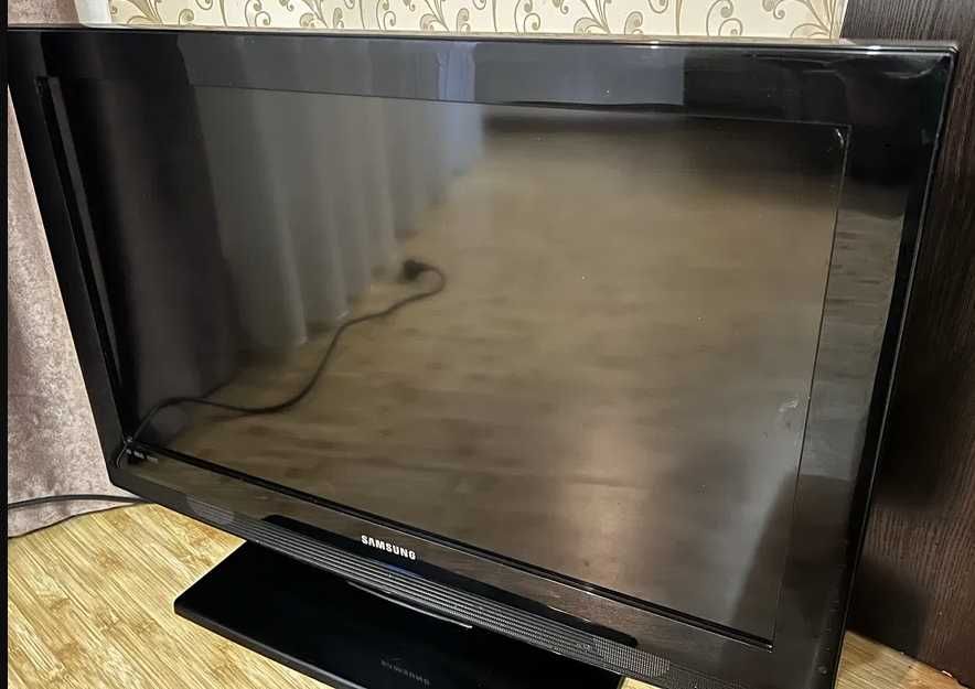 Телевізор Samsung LE32B350F1W 32 дюйма
