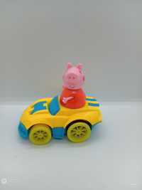Свинка Пепа на гоночному авто