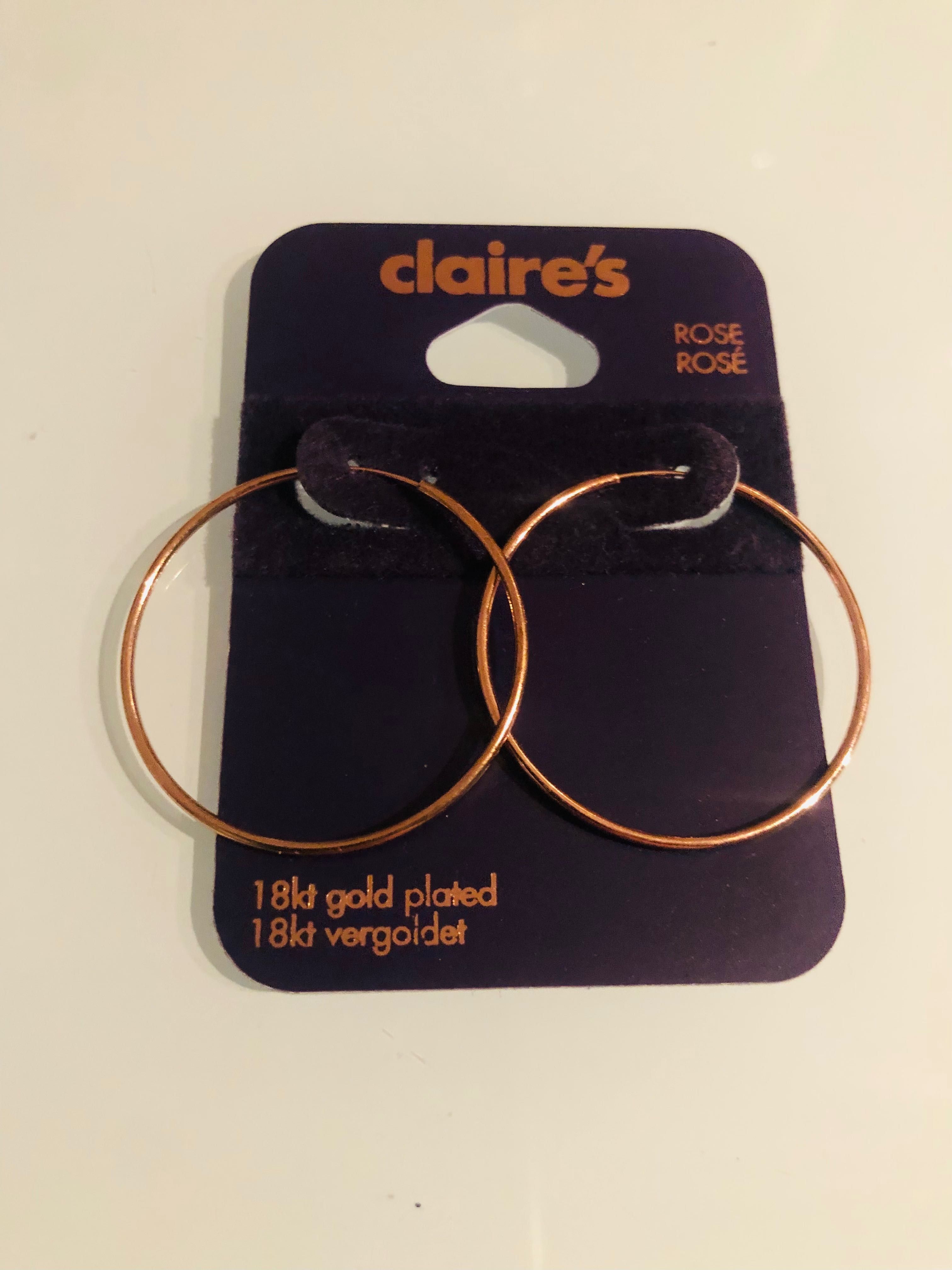 Nowe kolczyki firmy clarie’s