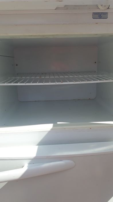 СРОЧНО продам холодильник двухкамерный Атлант