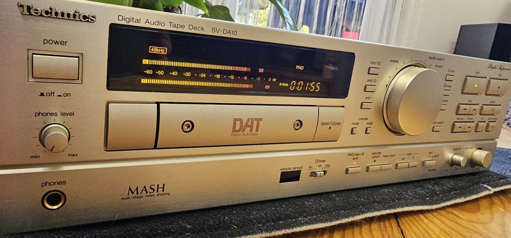 Technics SV-DA10 magnetofon cyfrowy DAT bdb. stan