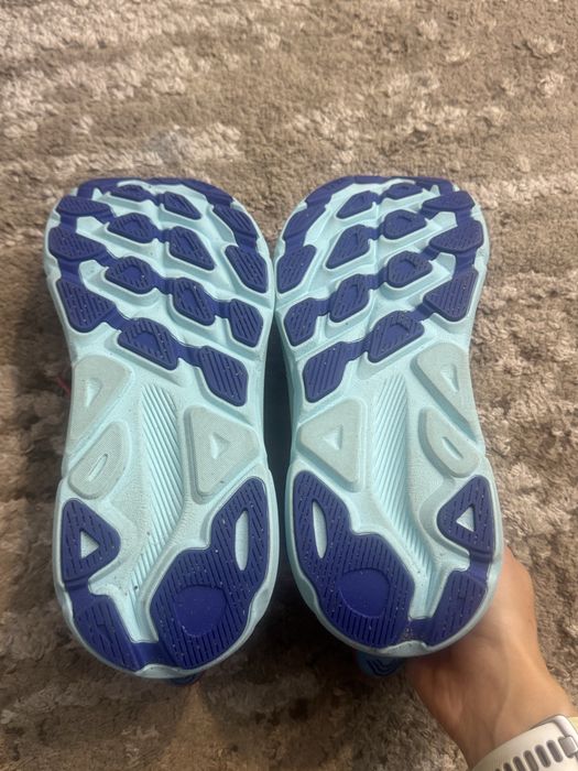 Кросівки бігові nike hoka saucony