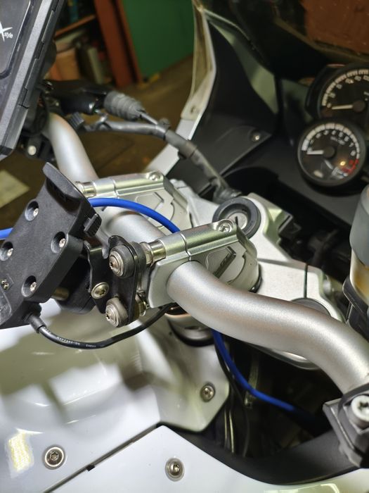 Podwyższenie kierownicy motocykla