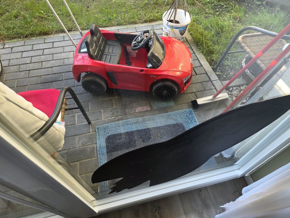 Sprzedam.  Samochód  dla dziecka