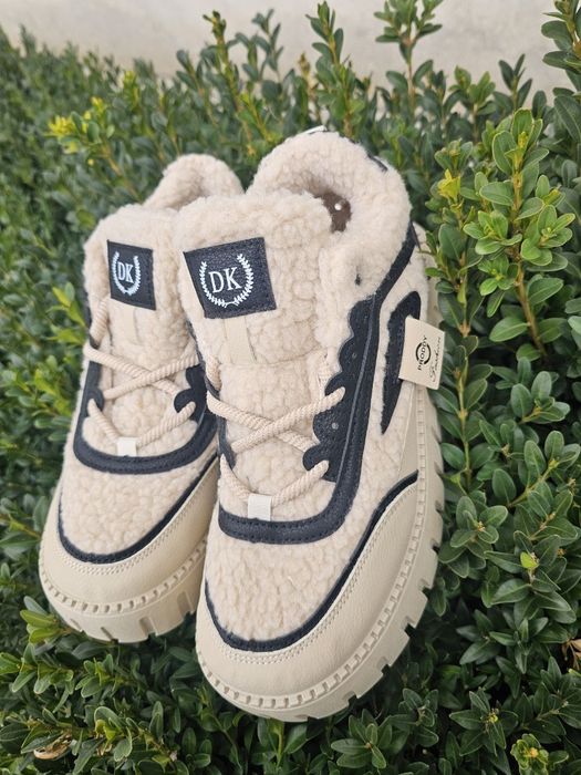 Чоботи, уги, жіночі