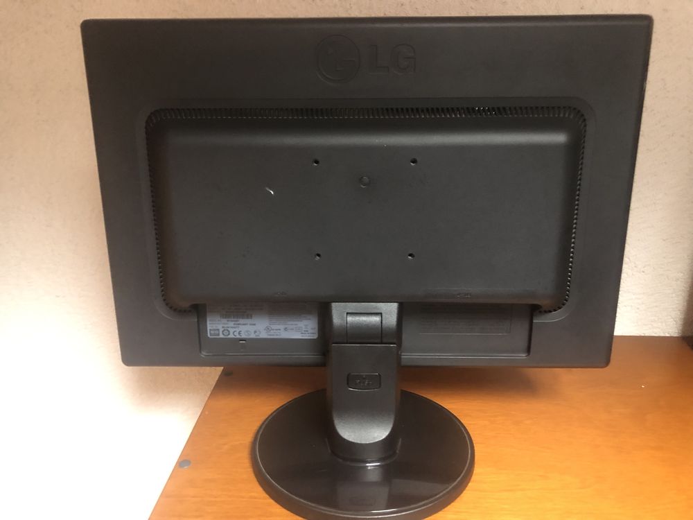 Zestaw dwóch monitorów LCD LG Flatron W1942S