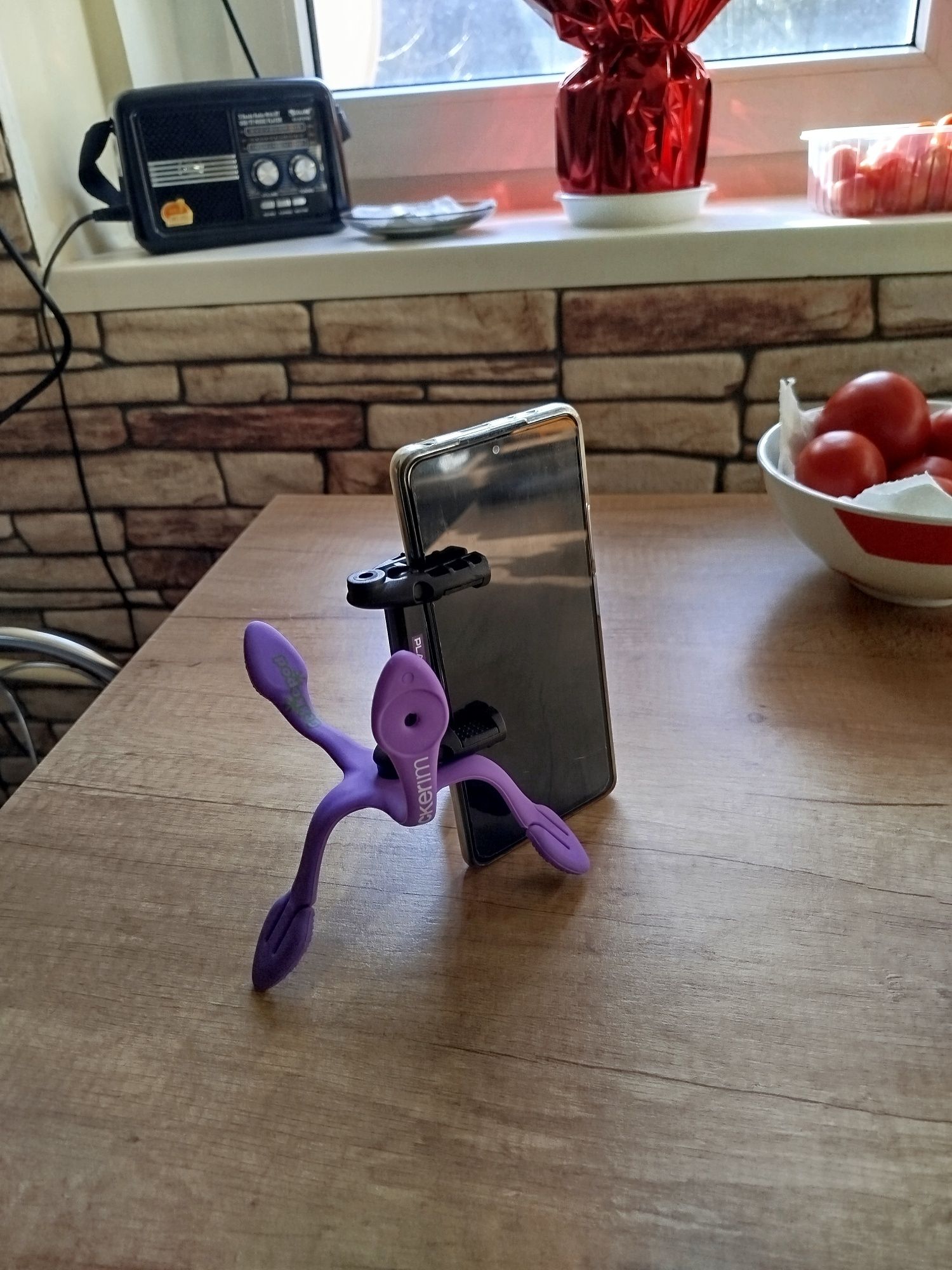 Stojak uchwyt na telefon w kolorze fioletu