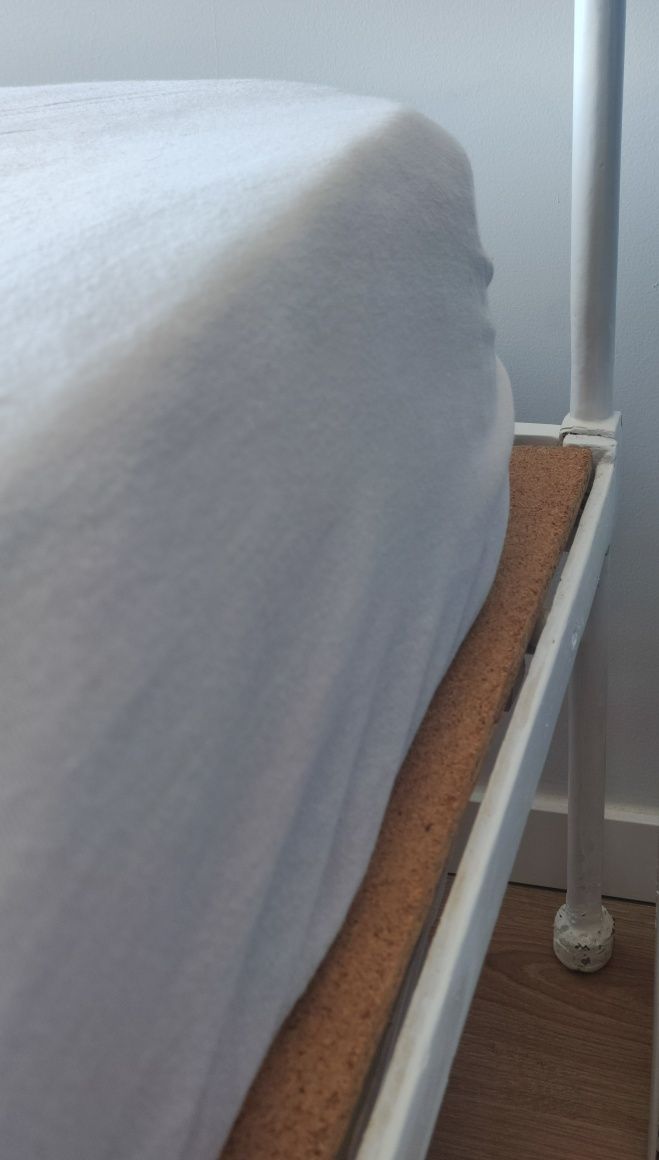 Cama de solteiro Vintage em ferro branco