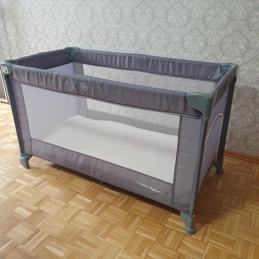 Łóżeczko turystyczne Moby-System szare.