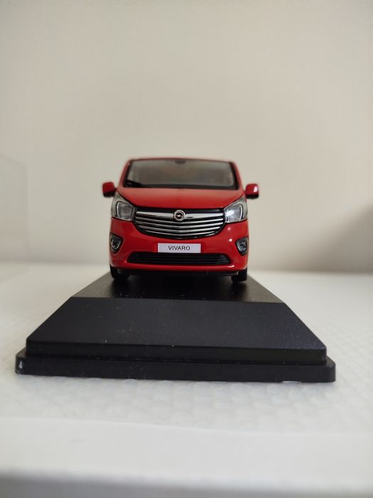 Miniatura Opel Vivaro 1/43 Nova