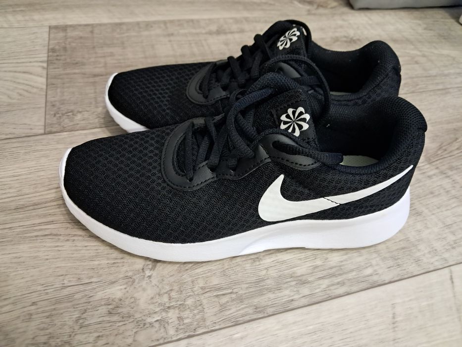 Продам Nike Tanjun