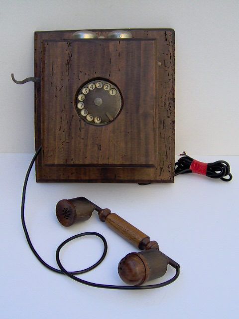 Telefone antigo de manivela