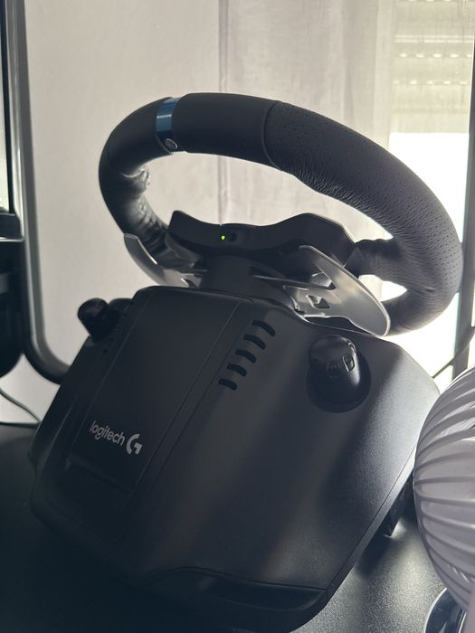 Volante Logitech G29 com Pedais