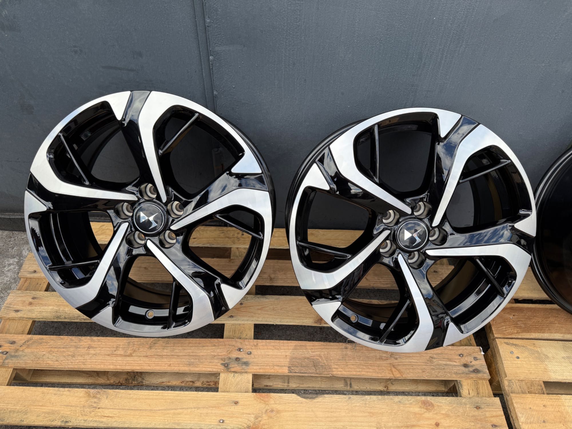 Oryginał felgi aluminiowe DS Ds4, ds7, ds9 18 cali 5x108 nowe