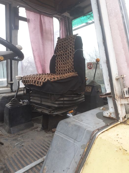 Продам екскаватор в робочому стані всі питання по телефону