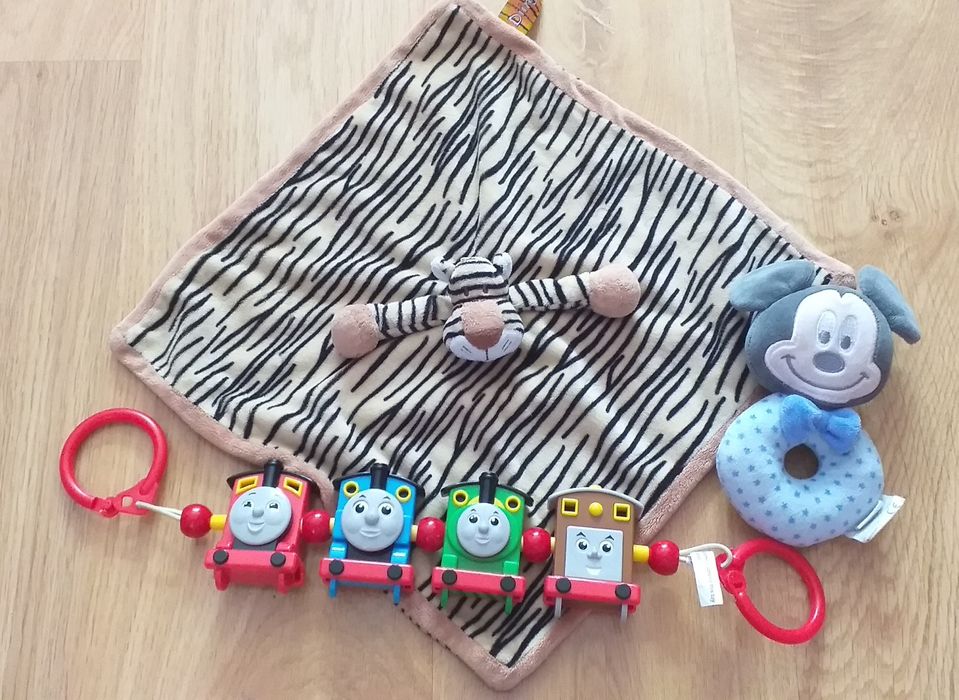 Pałąk do wózka Tomek,Kocyk przytulanka,grzechotka Mickey