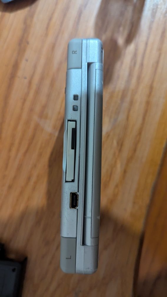 Nintendo DS Lite R4+microsd 16gb + зарядка комплект