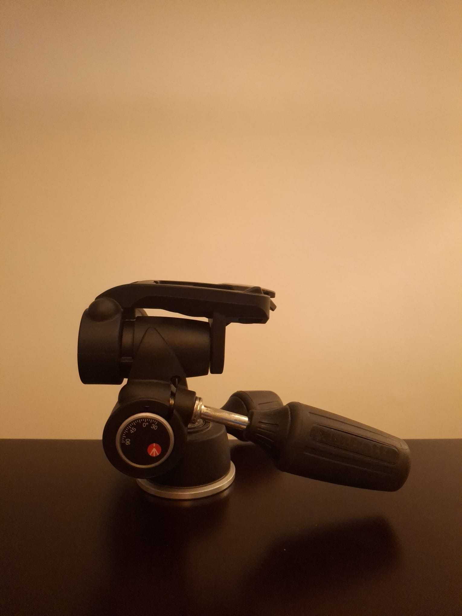Cabeça marca Manfrotto modelo 804RC2.