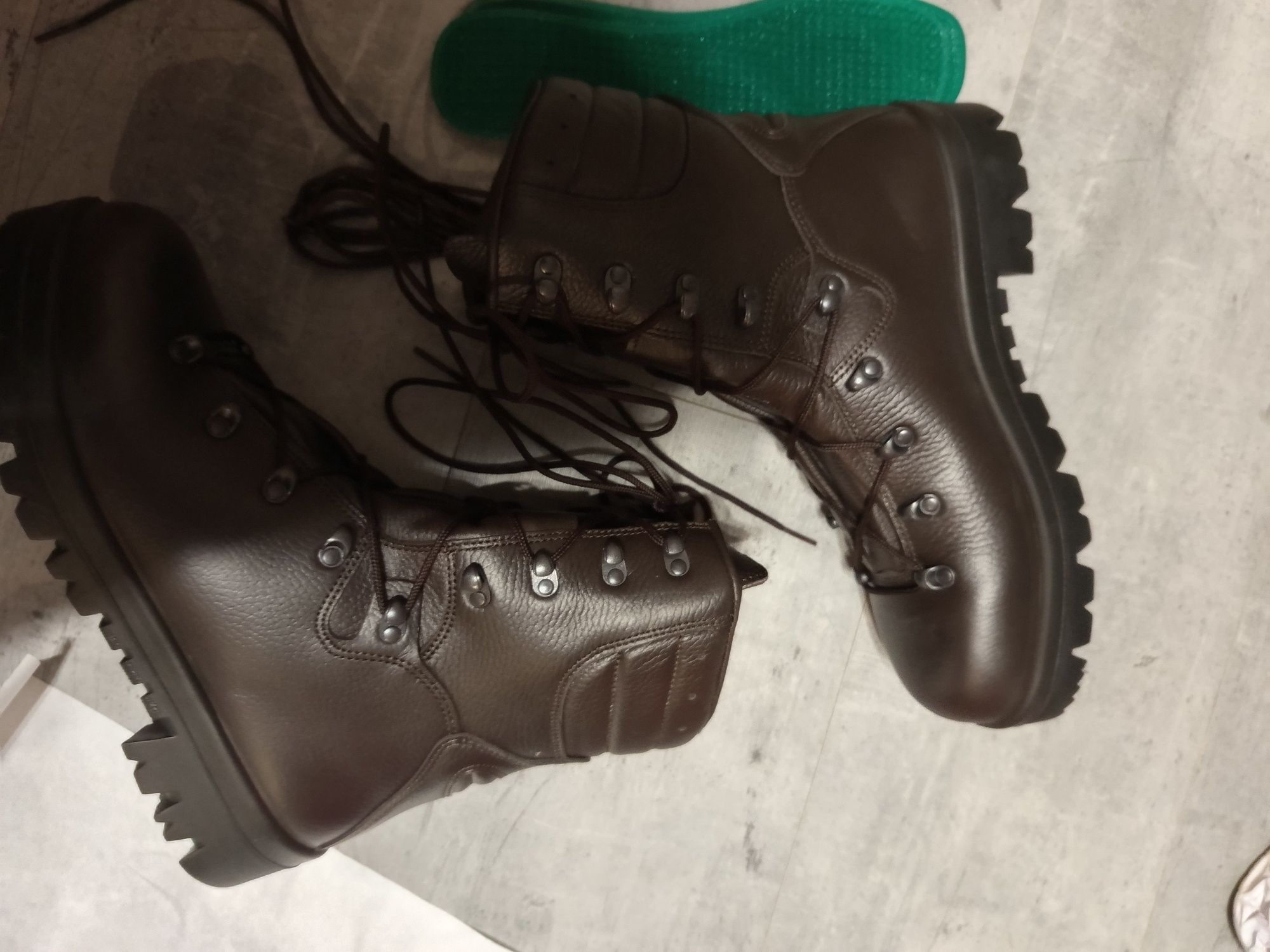 Buty wzór MON rozmiar 27.5 / 42.5 wzór 933A/MON wkładka 28 cm