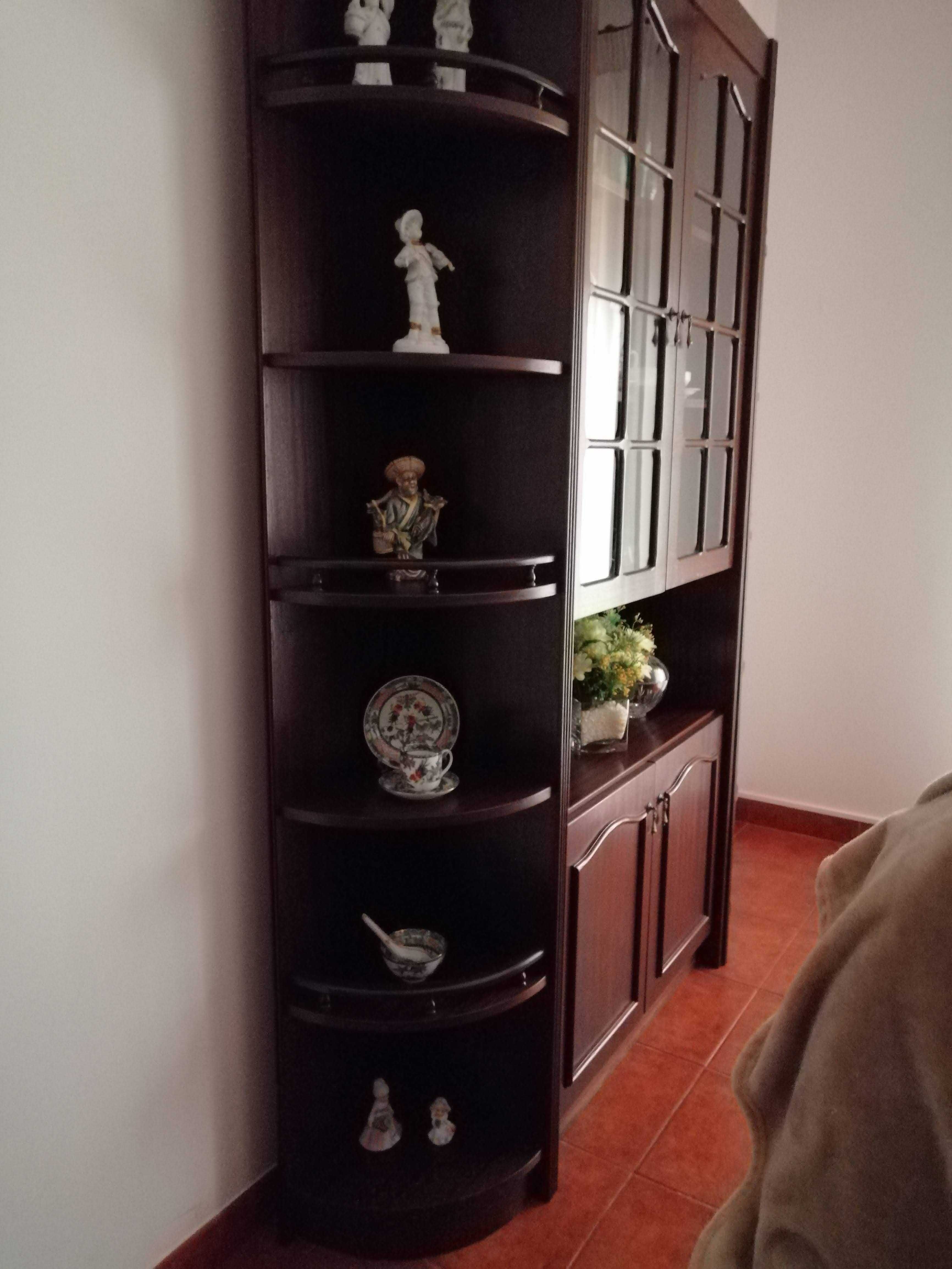 Móvel de sala com vitrine - EM BOM ESTADO