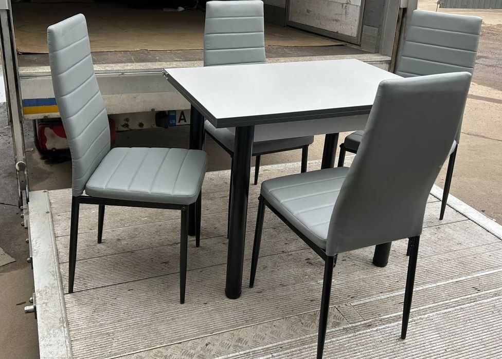 Кухоний комплект Стіл розкладний та 4 стільця Обідня группа Новий