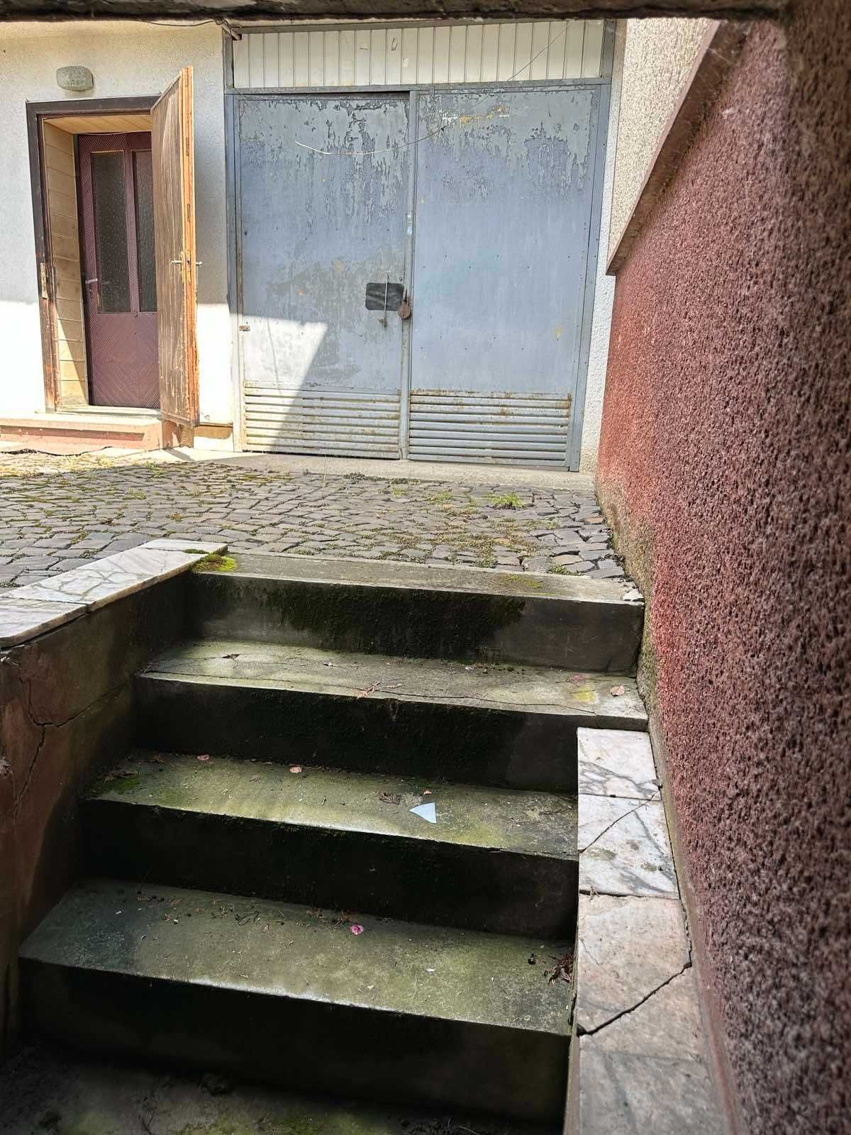 Продається житловий будинок в смт. Вишково