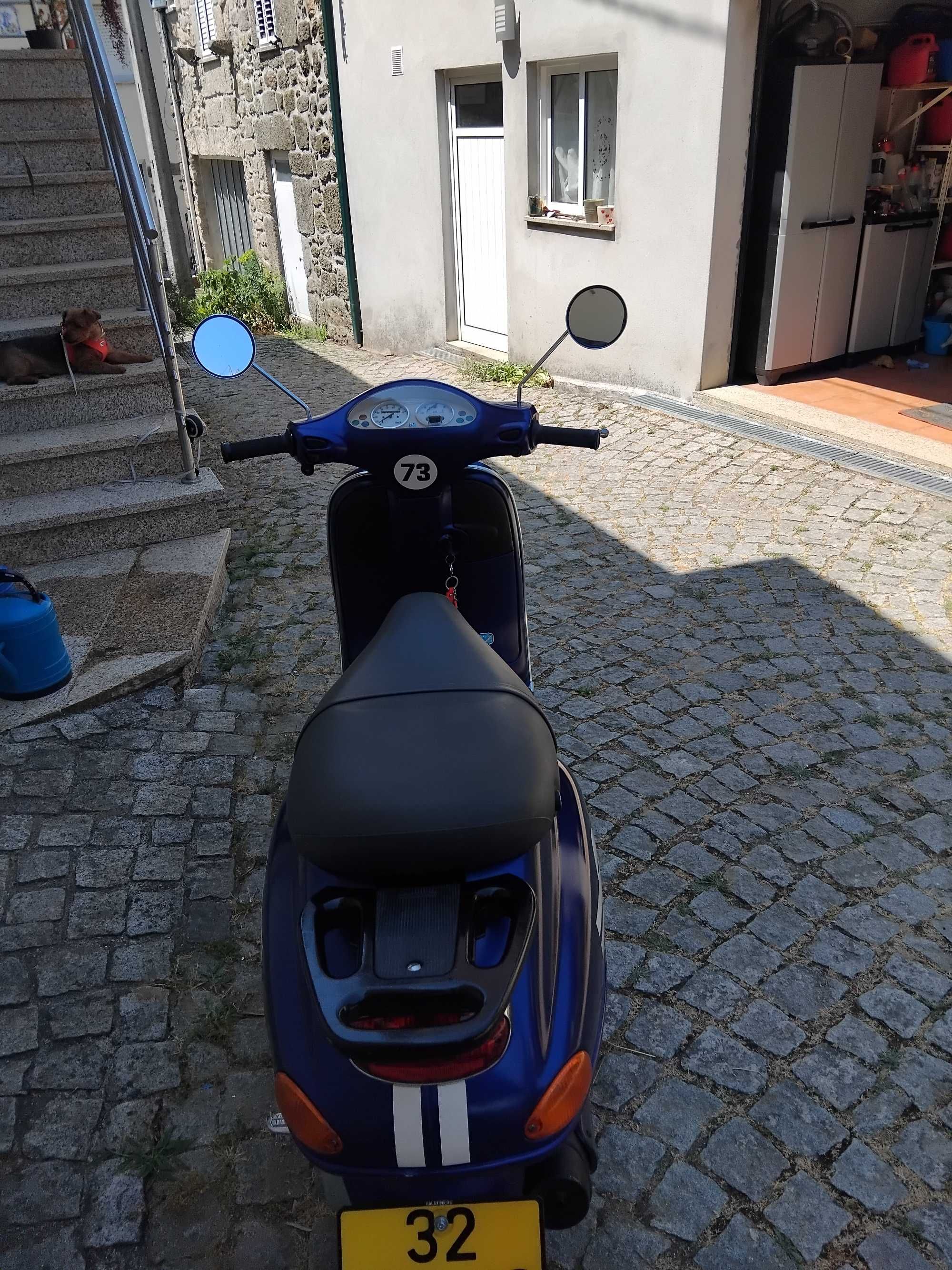 Secooter vespa  restaurada et2 vintage