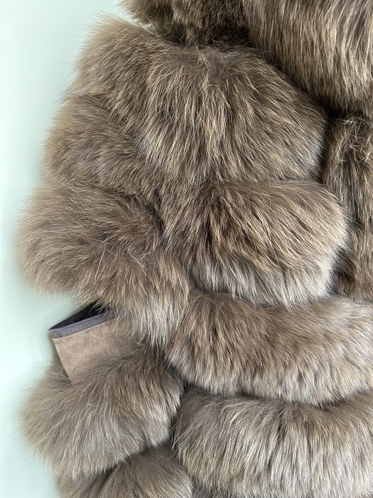 Продам шубу з натурального хутра (песець),стан нової.
