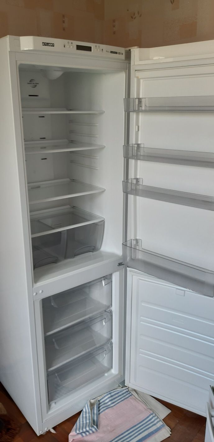 Продам холодльник атлант