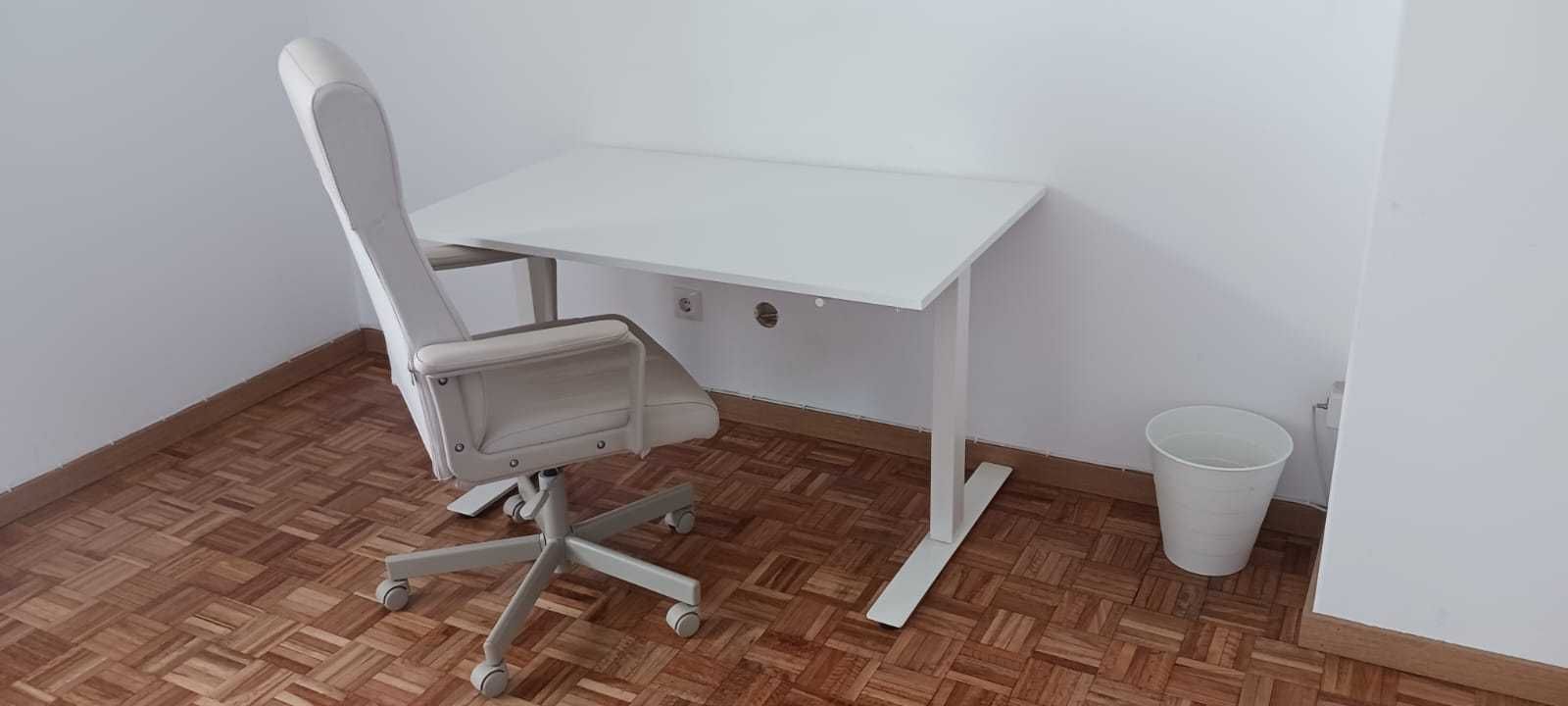 Estação de Trabalho IKEA - Mesa Sentado/Pé - Cadeira Giratória